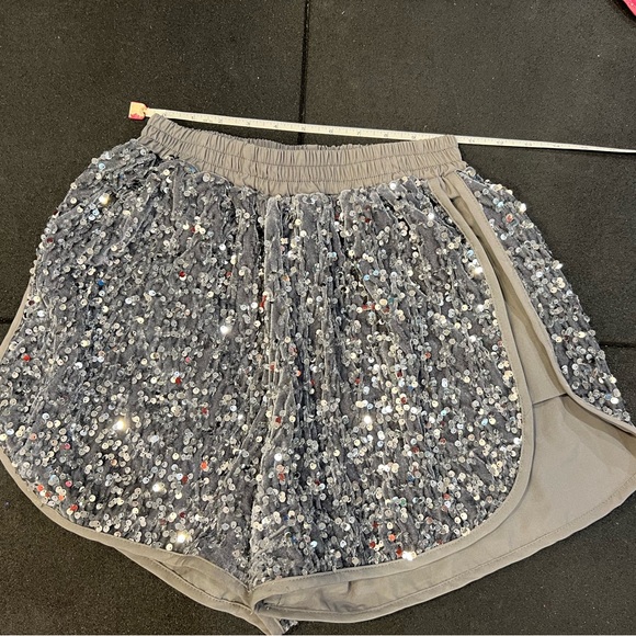 Hihaiyijia Velvet & Sequin Shorts - Picture 6 of 8